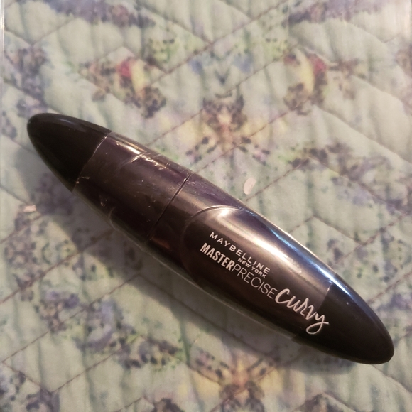 MAYBELLINE Curvy eyeliner - Picture 2 of 3